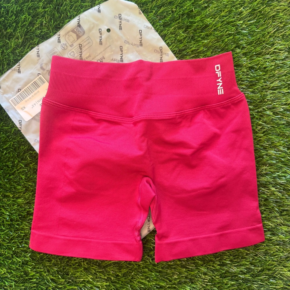 Dfyne impact shorts 4.5" berry extra small - Picture 2 of 4